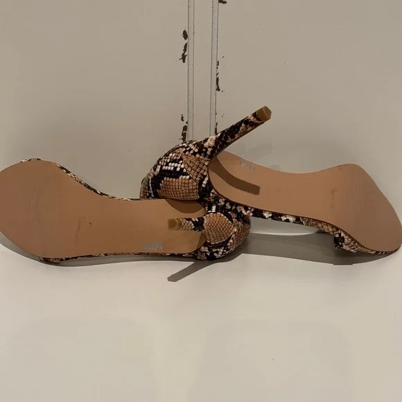 Steve Madden Women's Snakeskin Heels size 6 - Picture 7 of 11